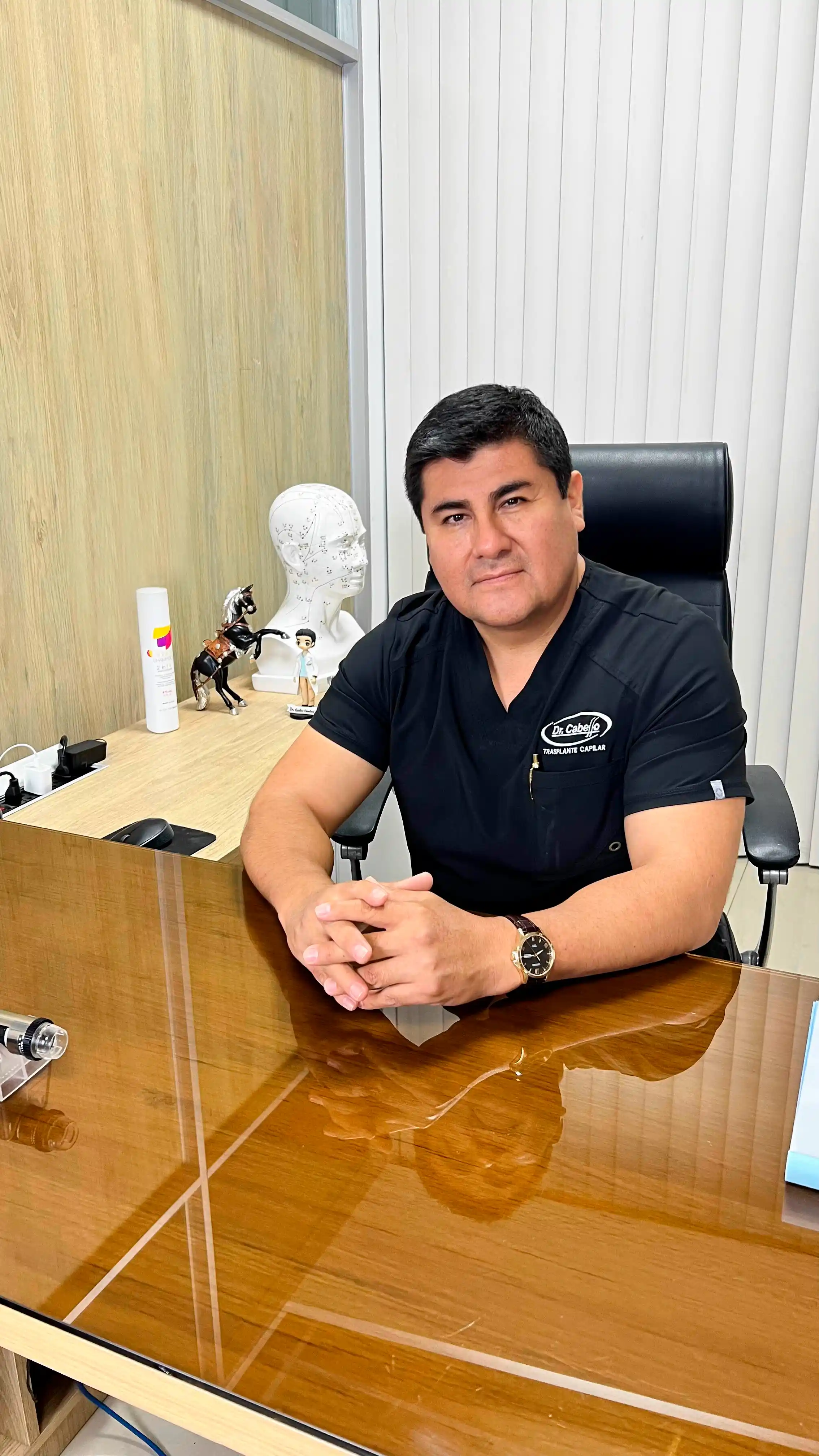 Dr. Carlos Mendoza - Especialista Senior